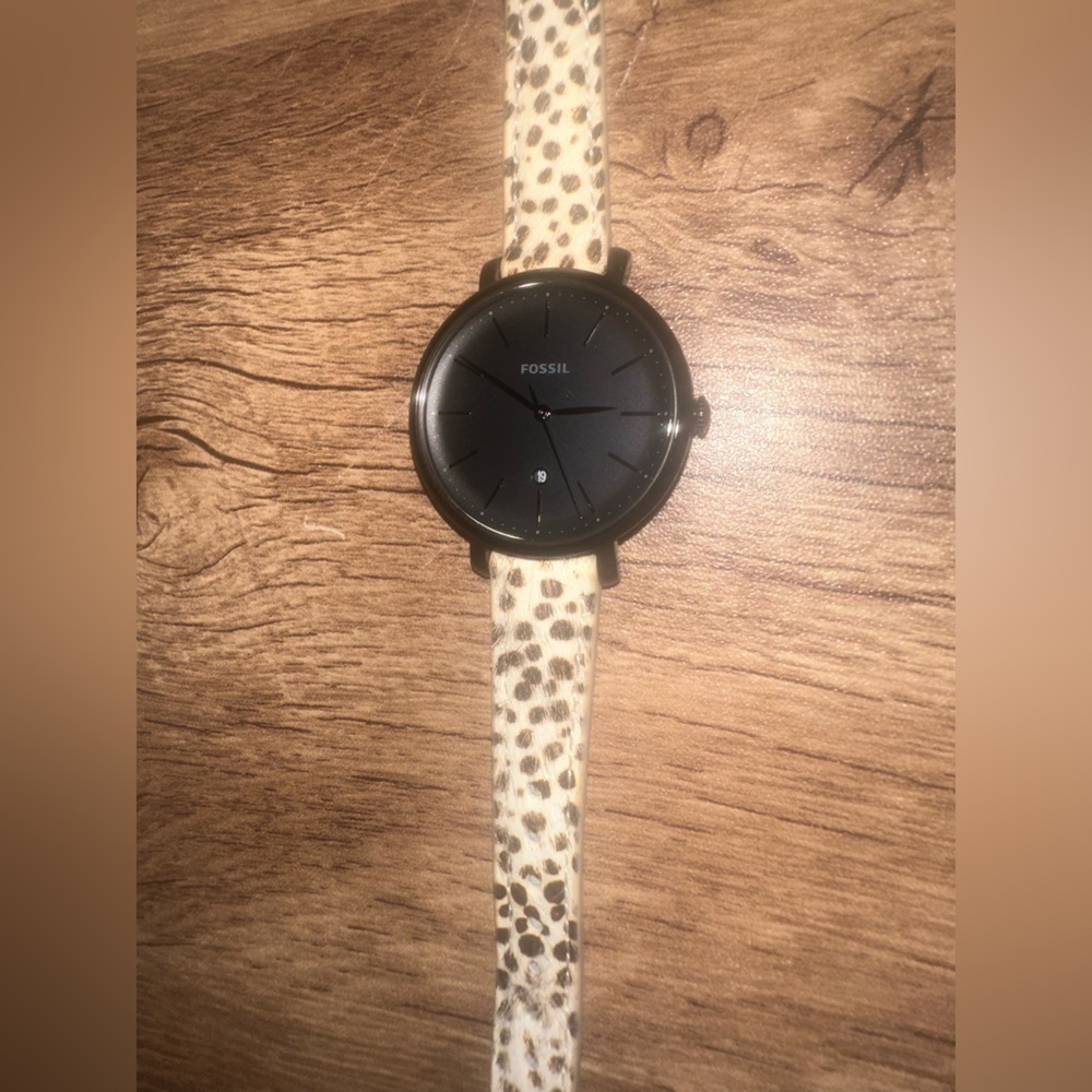 Women’s Fossil Watch - Picture 2 of 7